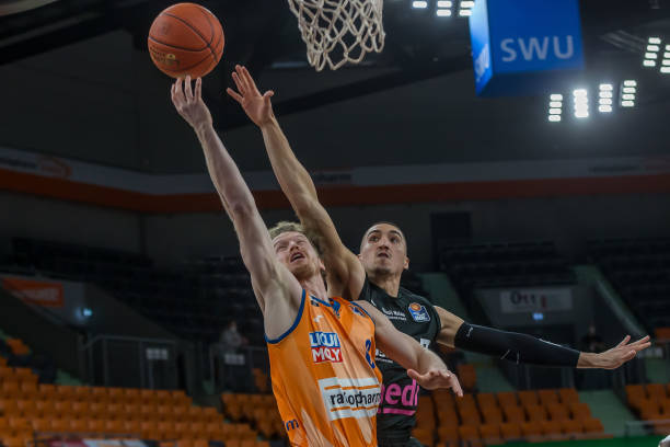 教练组也多 教练组也多